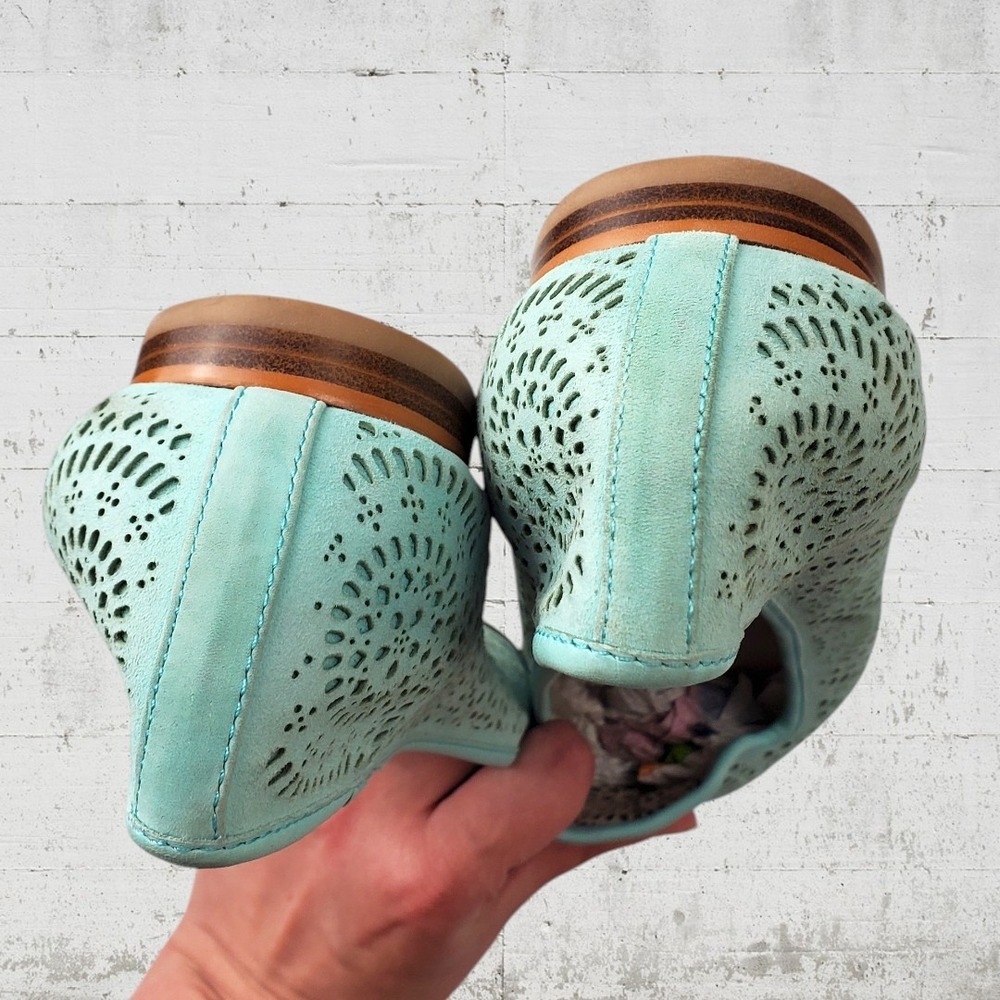 Vince Camuto Lancaster Mint Green Suede Perforated Pointed Toe Loafers Flats 12M - Picture 7 of 8